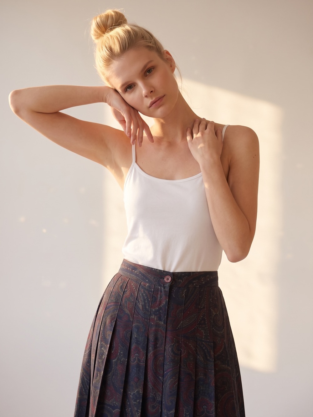 Vintage Whimsigoth Pleated Paisley Midi Skirt in Dark Navy and Plum. Retro 70s.